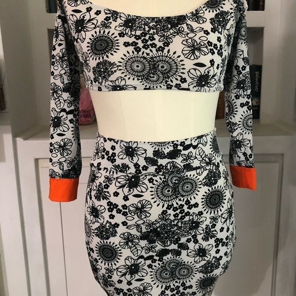 2-PIECE, Long Sleeve Crop Top with Mini Skirt size Medium D101 - Picture 2 of 9